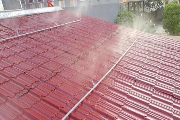 Hệ thống phun sương cao áp lắp đặt trên mái tôn nhà xưởng
